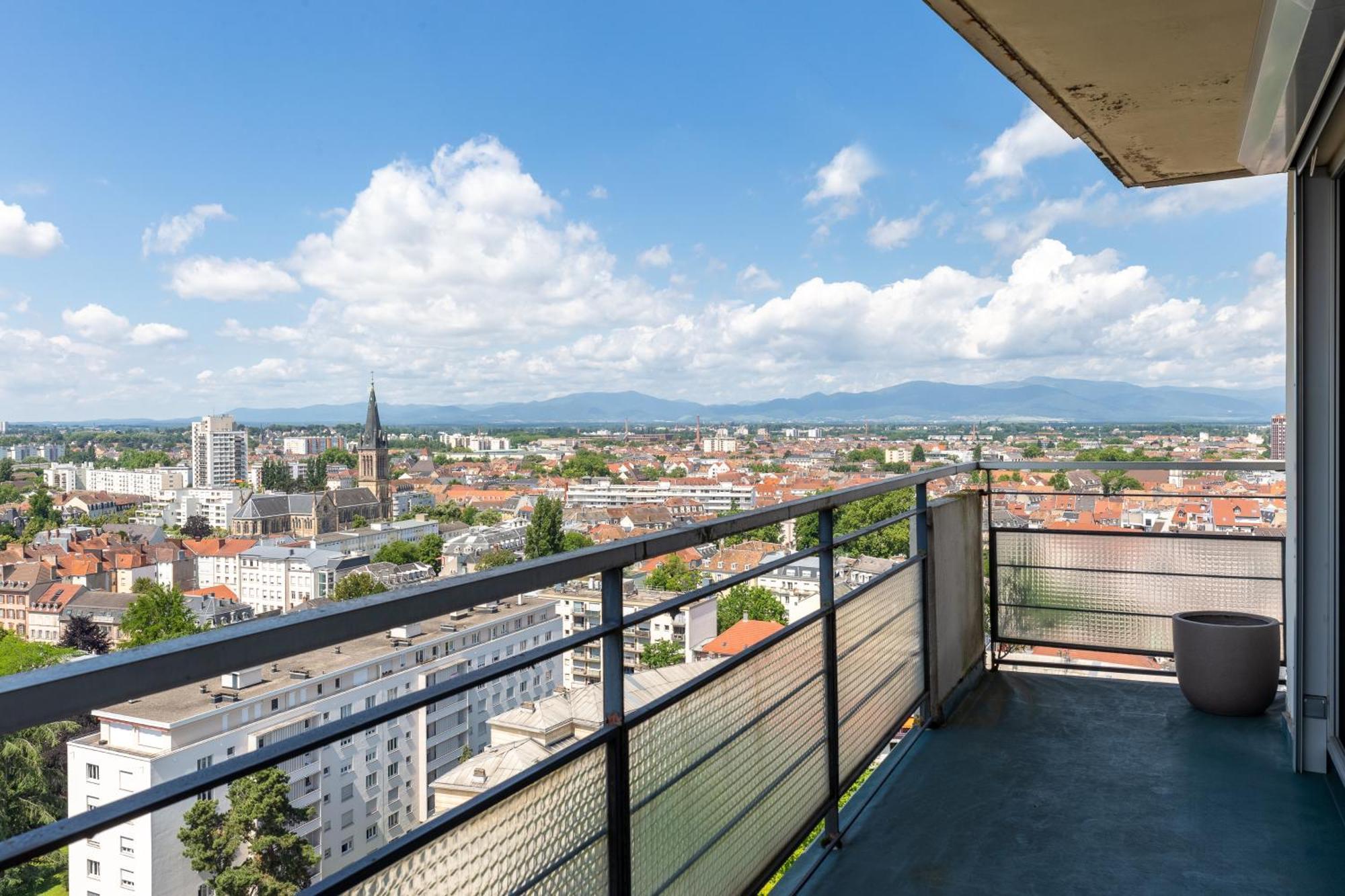 Travel Homes - Wilnest, Nested With A View Apartment *